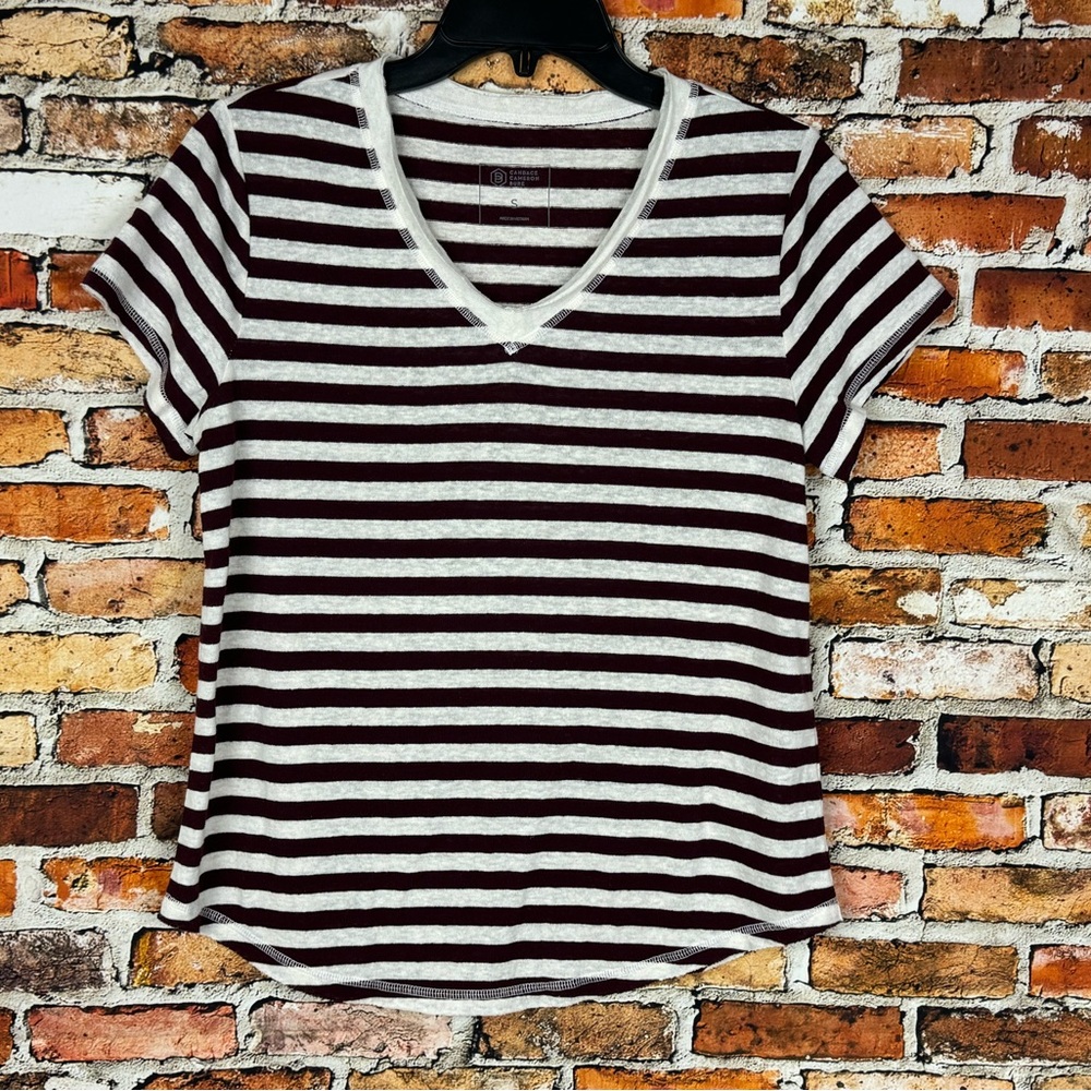 Candace Cameron Bure Maroon and white striped v-neck tee size small